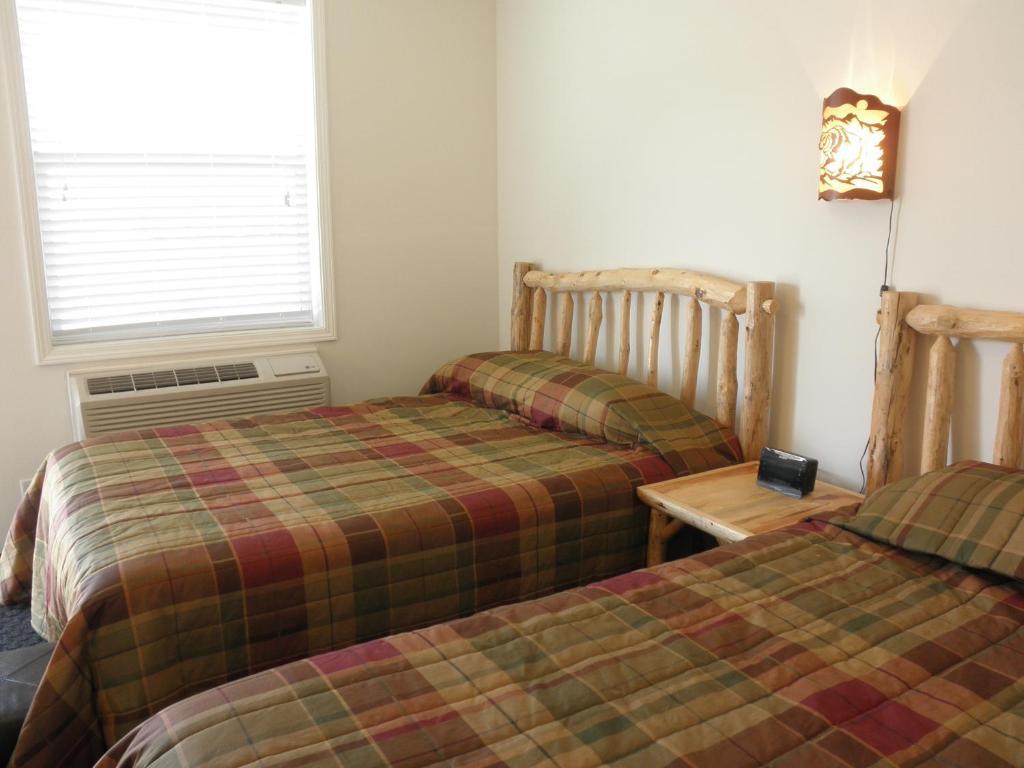 Bear'S Den Lodge Shaunavon Ruang foto