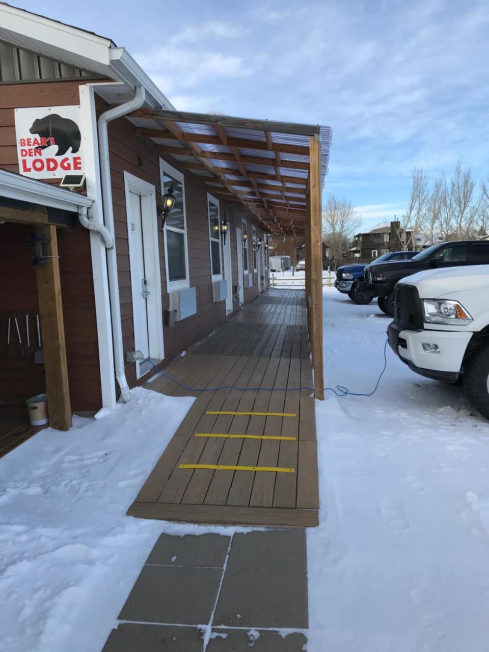 Bear'S Den Lodge Shaunavon Bagian luar foto
