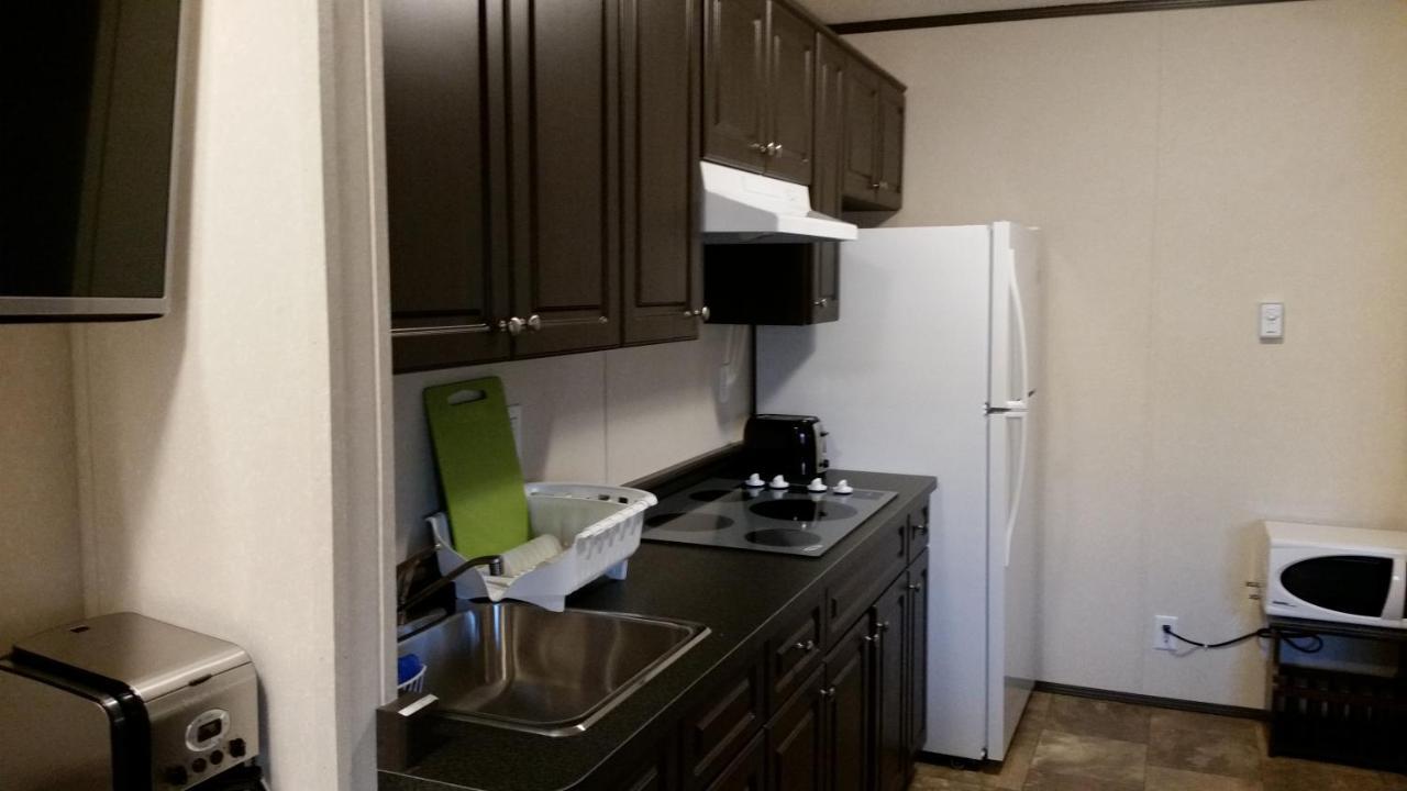 Bear'S Den Lodge Shaunavon Bagian luar foto