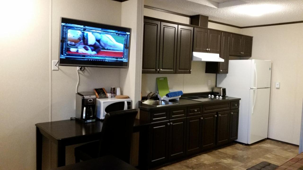 Bear'S Den Lodge Shaunavon Bagian luar foto