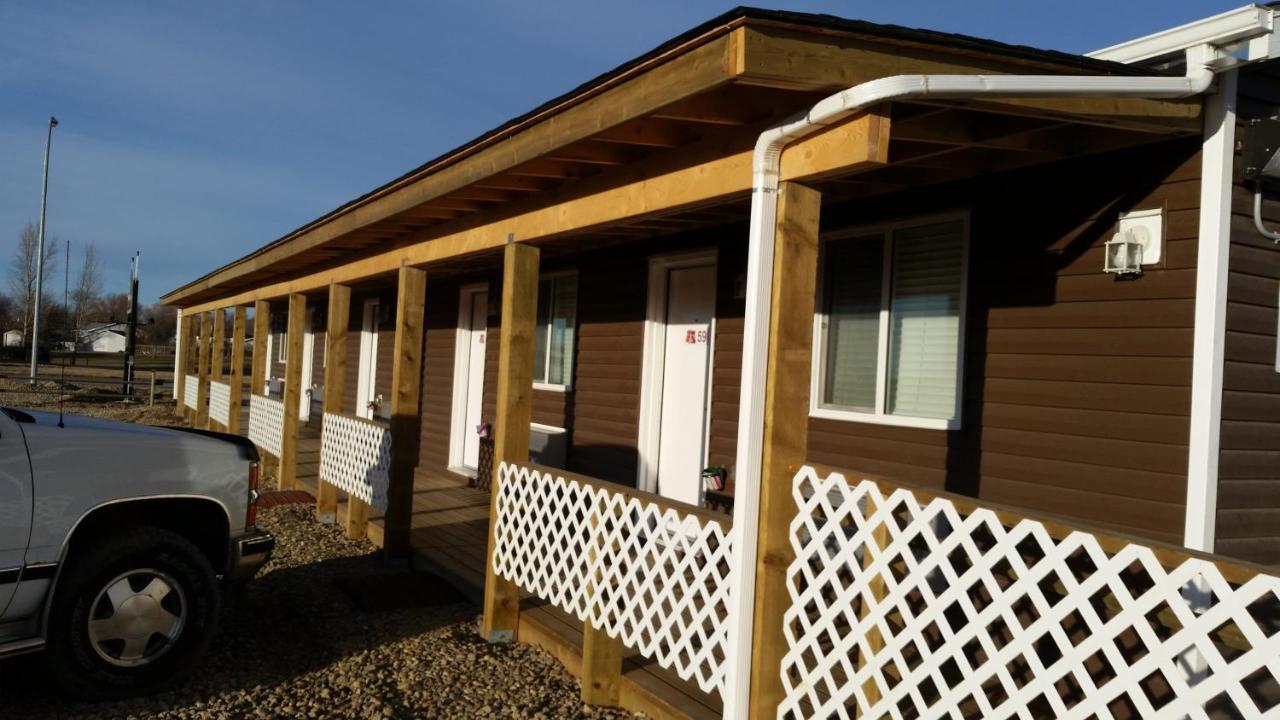 Bear'S Den Lodge Shaunavon Bagian luar foto