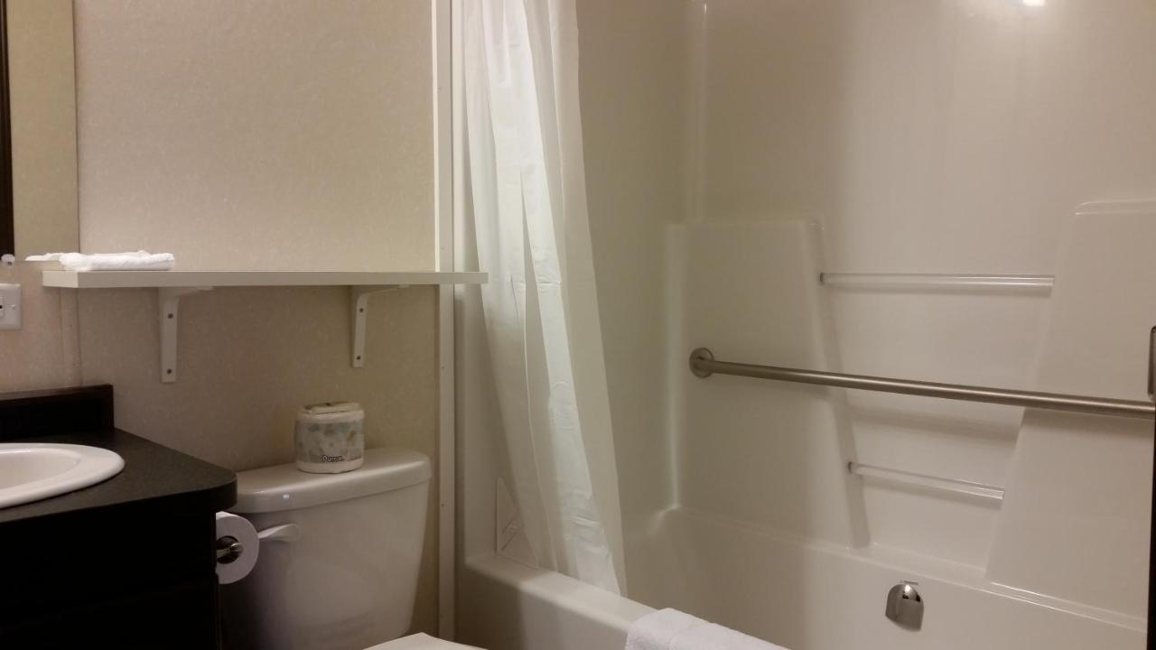 Bear'S Den Lodge Shaunavon Bagian luar foto